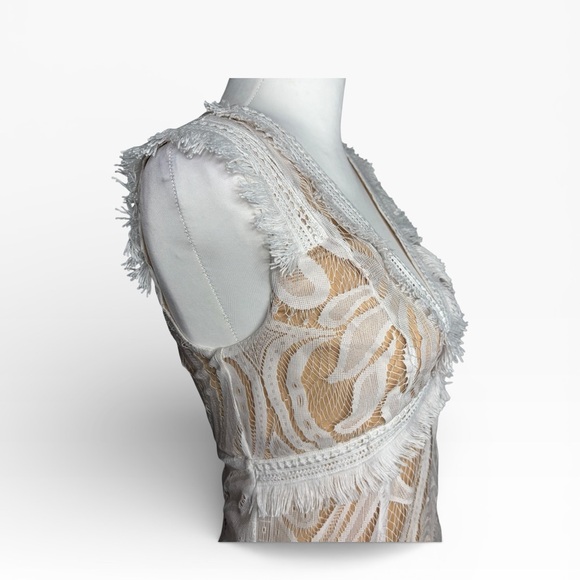 Elegant White Lace Dress Size XS - Picture 4 of 9